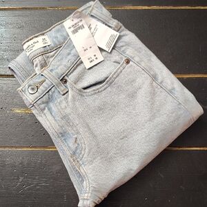 ABERCROMBIE & FITCH- WOMEN'S THE 90'S STRAIGHT MID-RISE JEANS 👖👖👖👖👖👖👖👖👖
